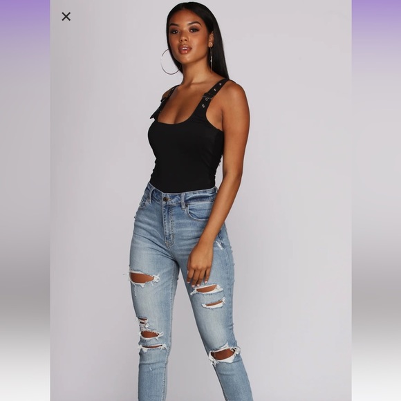 Black Bodysuit 🖤 - Picture 3 of 8